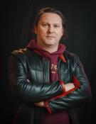 Portrait photo of Steven Andrews